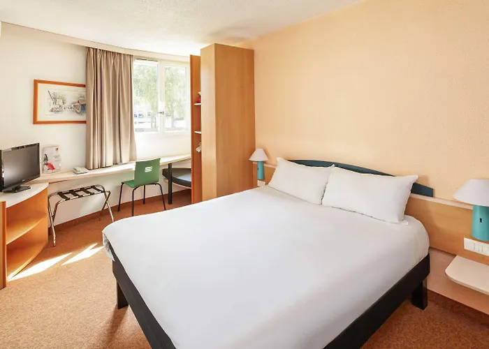 Ibis Chartres Ouest Luce