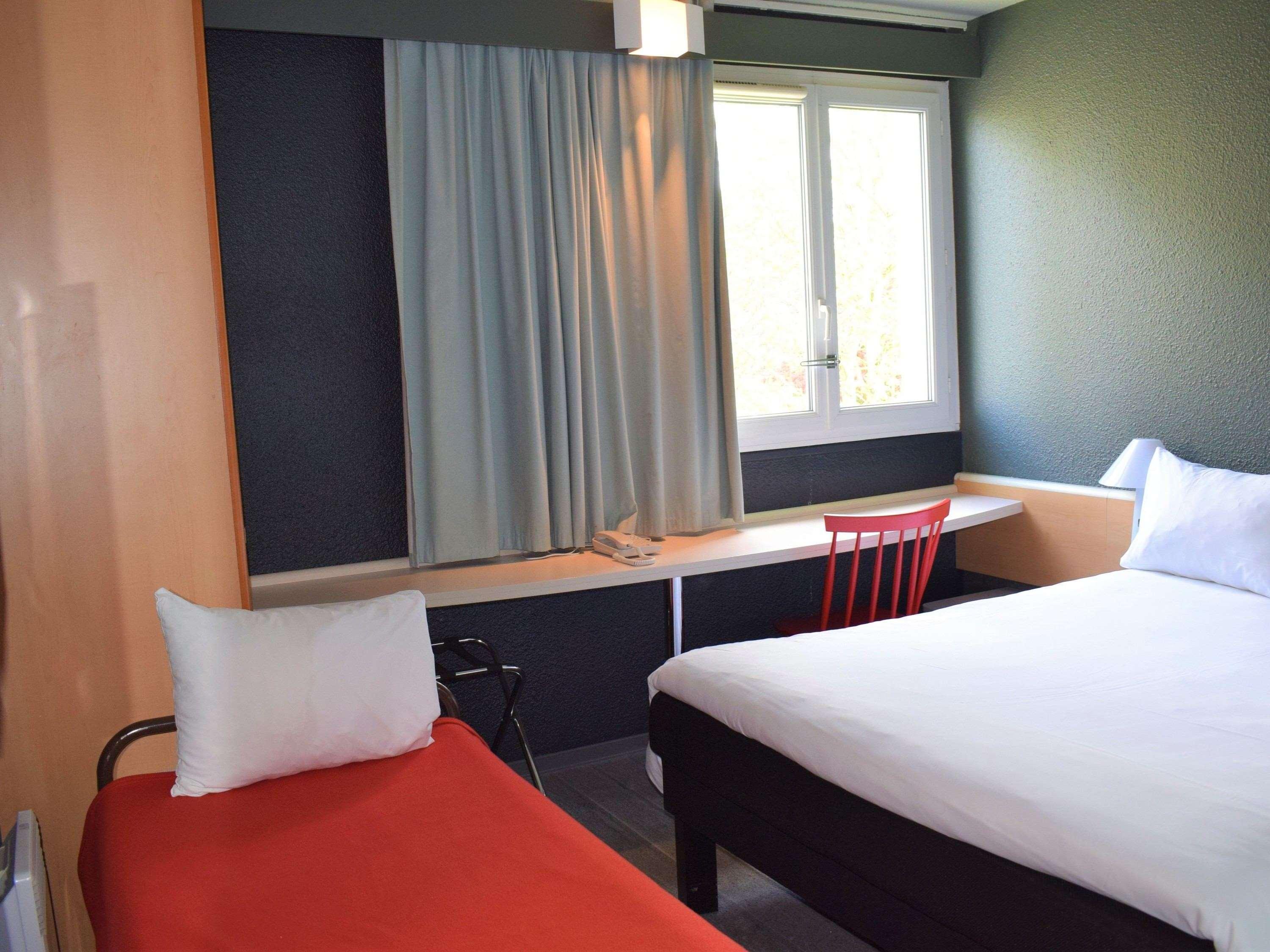 Ibis Chartres Ouest Hotel